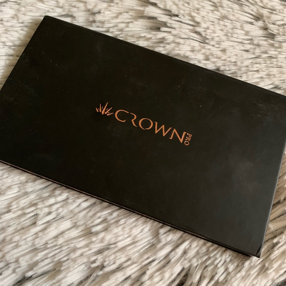 Crown Brush Eyeshadow Palette